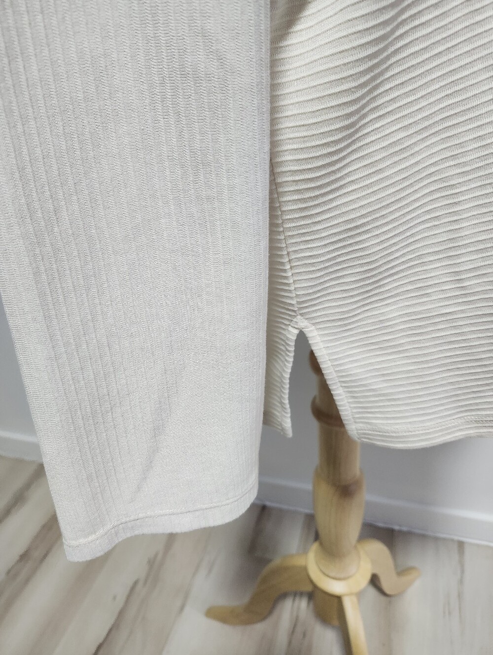 Ellen Tracy Cream Ribbed Knit Top - Picture 4 of 9
